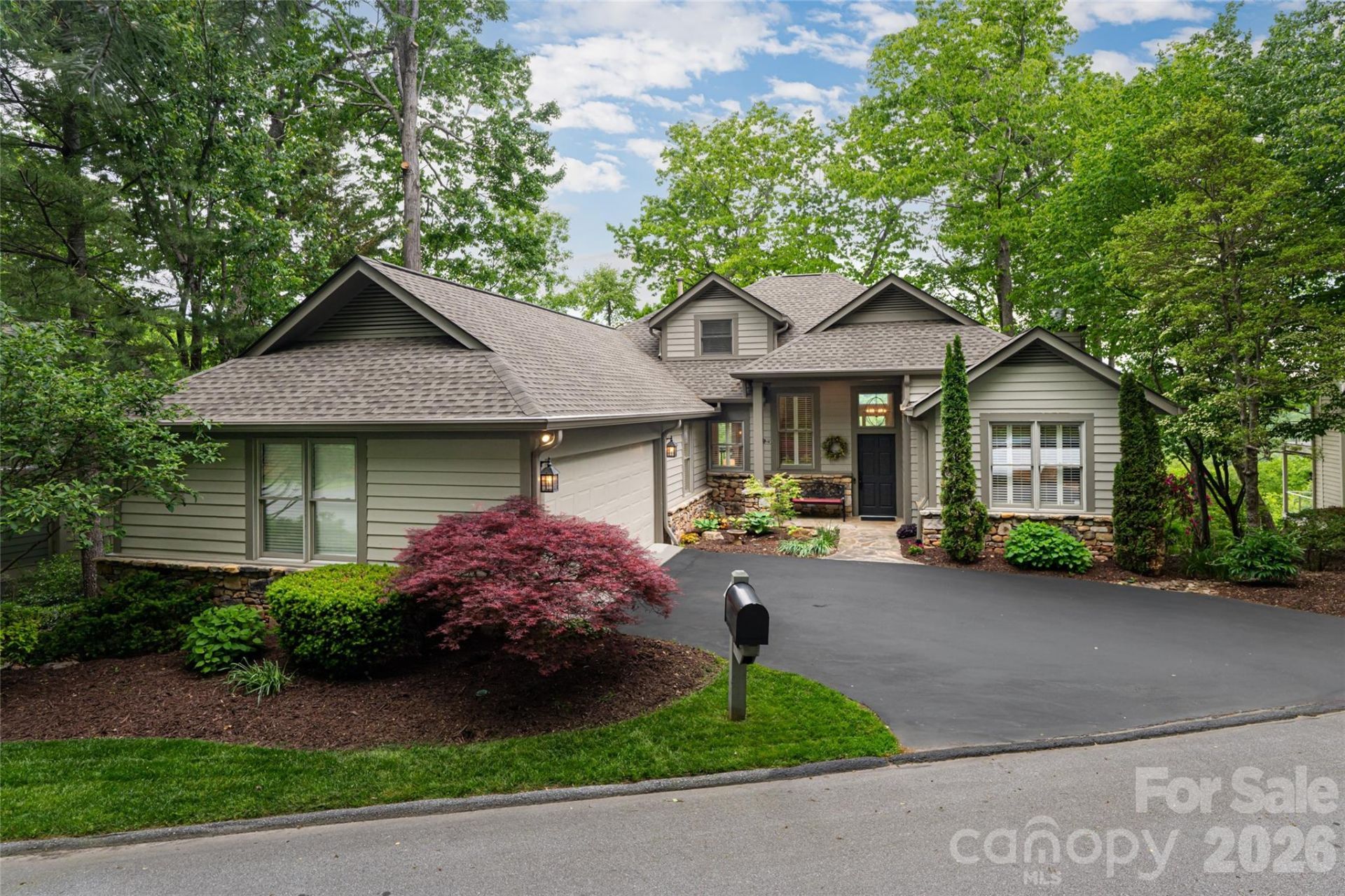 12 Spring Ridge Lane, Hendersonville, NC 28739 Main Photo