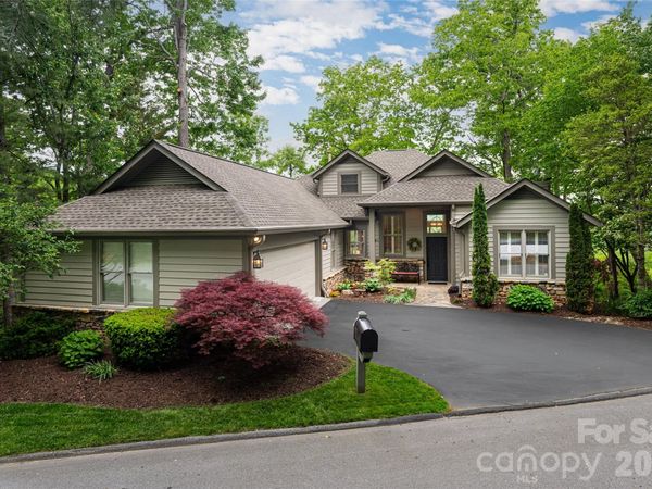12 Spring Ridge Lane, Hendersonville, NC 28739