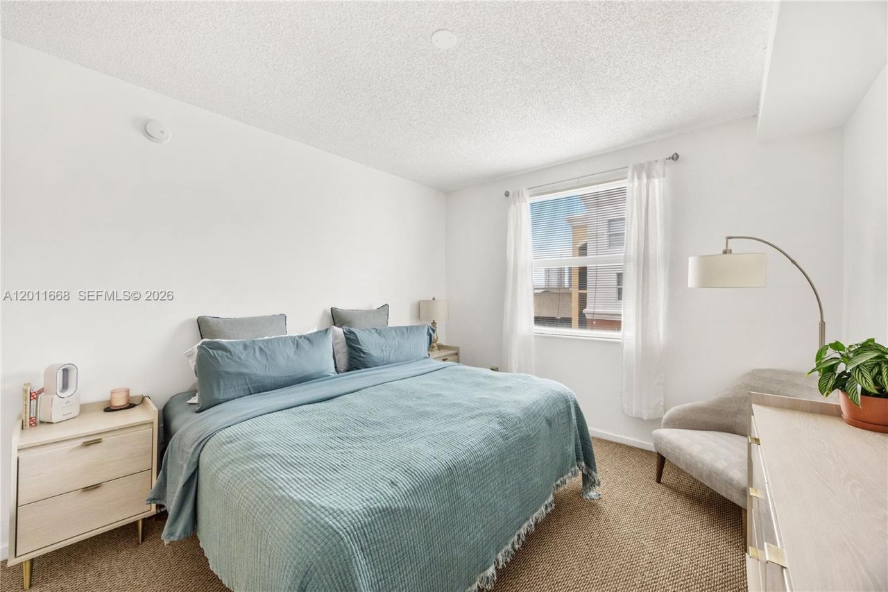 17100 N Bay Rd, Unit 1810, Sunny Isles Beach, FL 33160 Photo