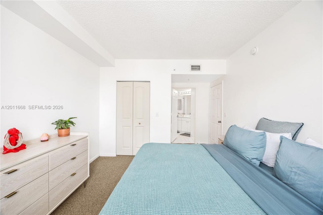 17100 N Bay Rd, Unit 1810, Sunny Isles Beach, FL 33160 Photo