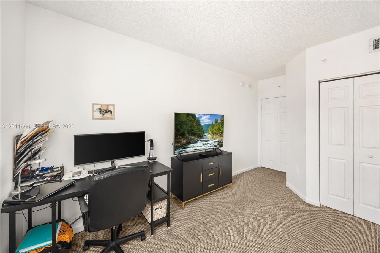 17100 N Bay Rd, Unit 1810, Sunny Isles Beach, FL 33160 Photo