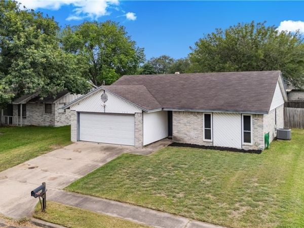 308 Trentwood Circle , Victoria, TX 77901