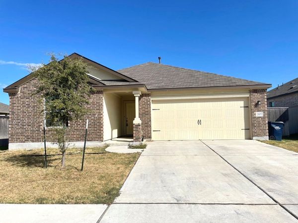 207 Coventry DR, Hutto, TX 78634