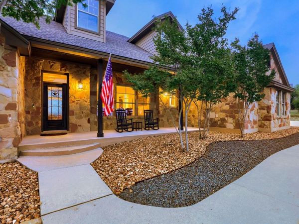 226 Hudson LN, Dripping Springs, TX 78620
