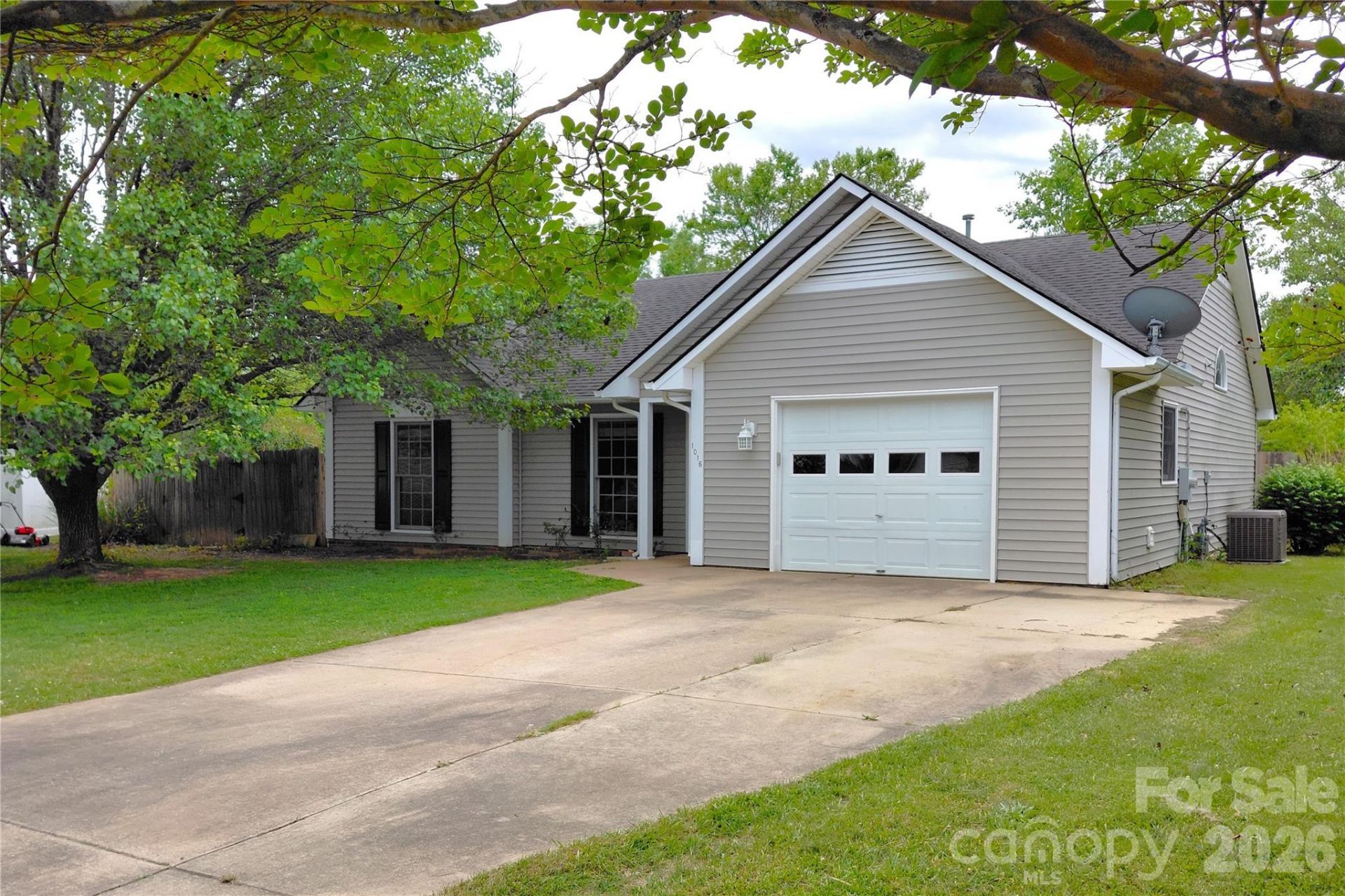 1016 Thorncrest Drive, Fletcher, NC 28732 Main Photo
