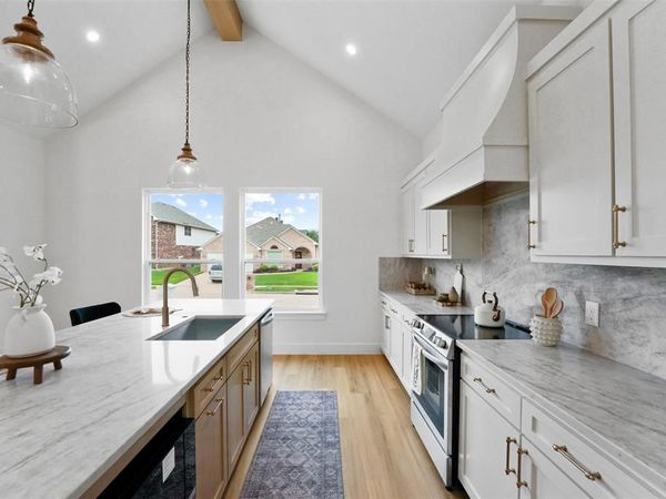 2300 Cherry Sage Drive, Arlington, TX 76001