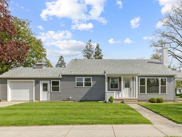118 Edgewood Avenue , Hampshire, IL 60140