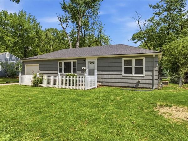 8901 Craig Drive, Overland Park, KS 66212