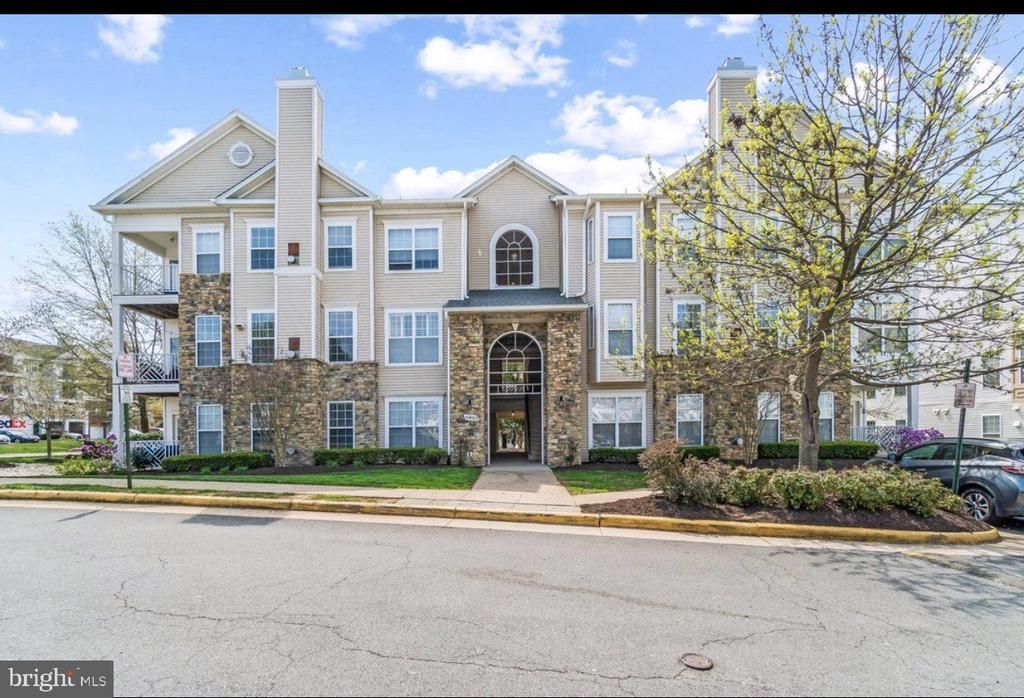 5901 Founders Hill Drive, Unit 101, Alexandria, VA 22310 Main Photo