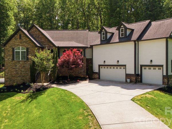 221 Logan Crossing Drive, Davidson, NC 28036