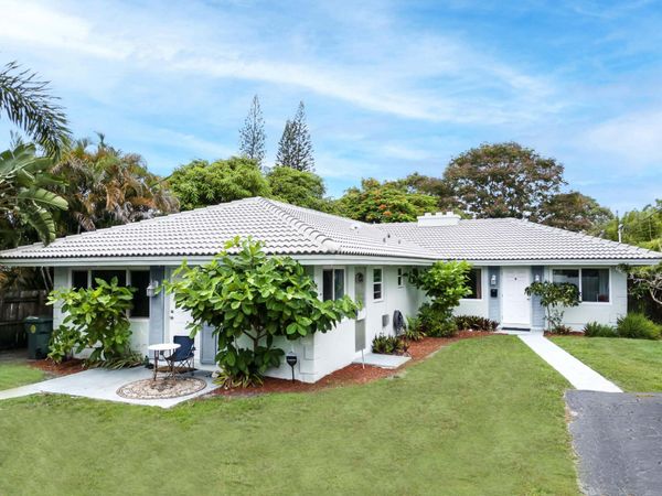 1680 NE 34th Lane, Oakland Park, FL 33334