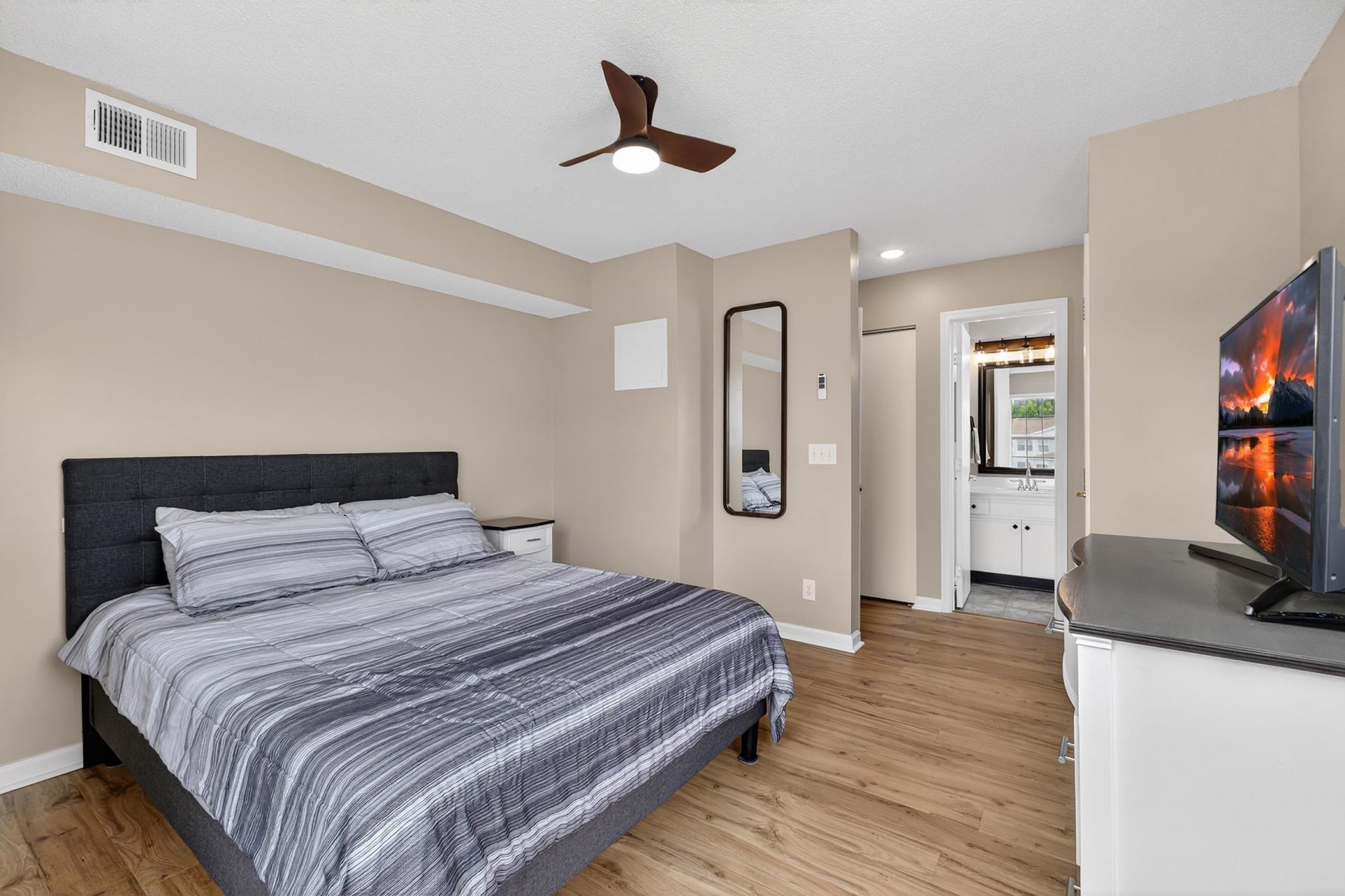 8641 Southbridge Dr.  Photo 47