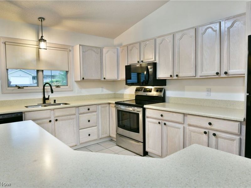 553 Wilcox Road, Unit B, Austintown, OH 44515 Photo 10