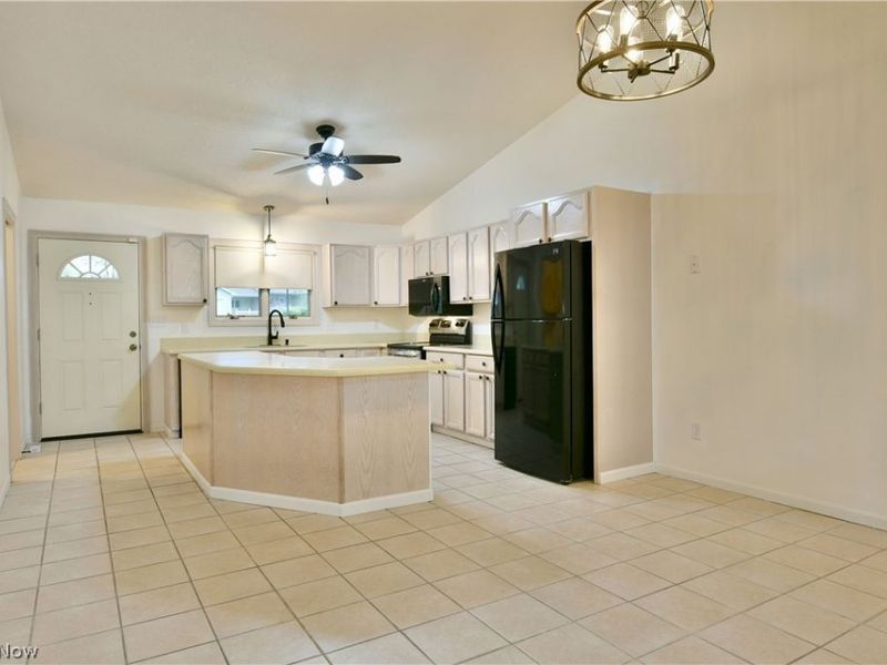 553 Wilcox Road, Unit B, Austintown, OH 44515 Photo 12