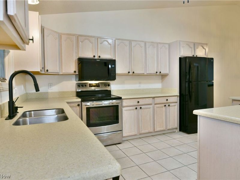 553 Wilcox Road, Unit B, Austintown, OH 44515 Photo 13