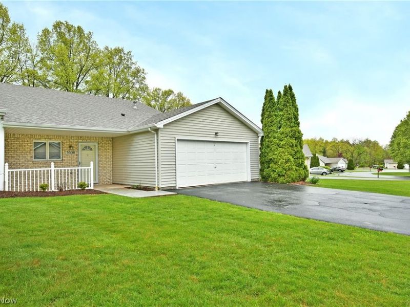 553 Wilcox Road, Unit B, Austintown, OH 44515 Photo 2