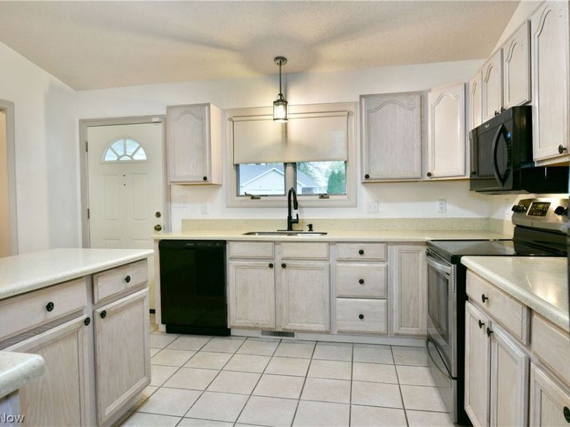 553 Wilcox Road, Unit B, Austintown, OH 44515 Photo 9