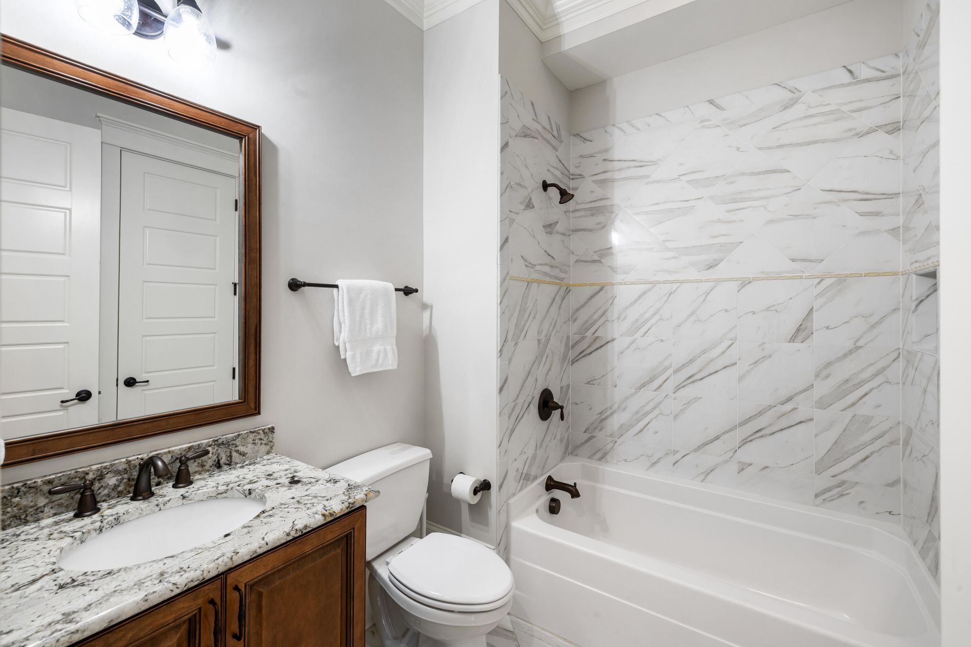 302 Island Park Drive Photo 6