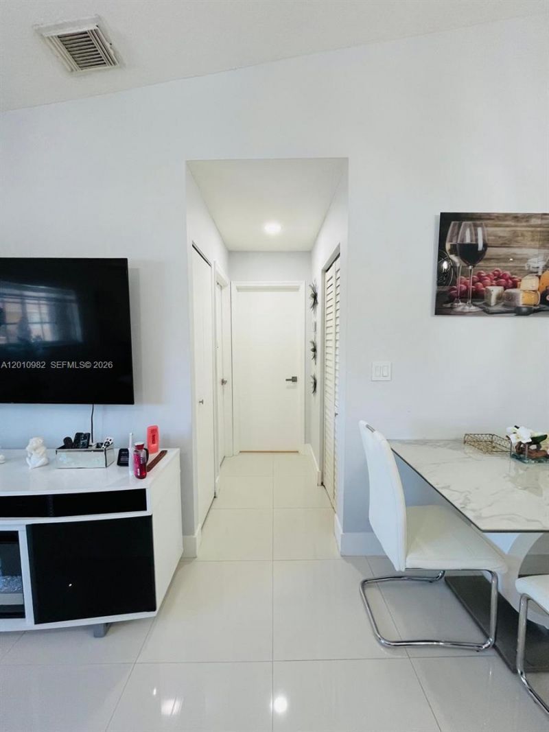 7817 W 36th Ave , Unit 204, Hialeah, FL 33018 Photo
