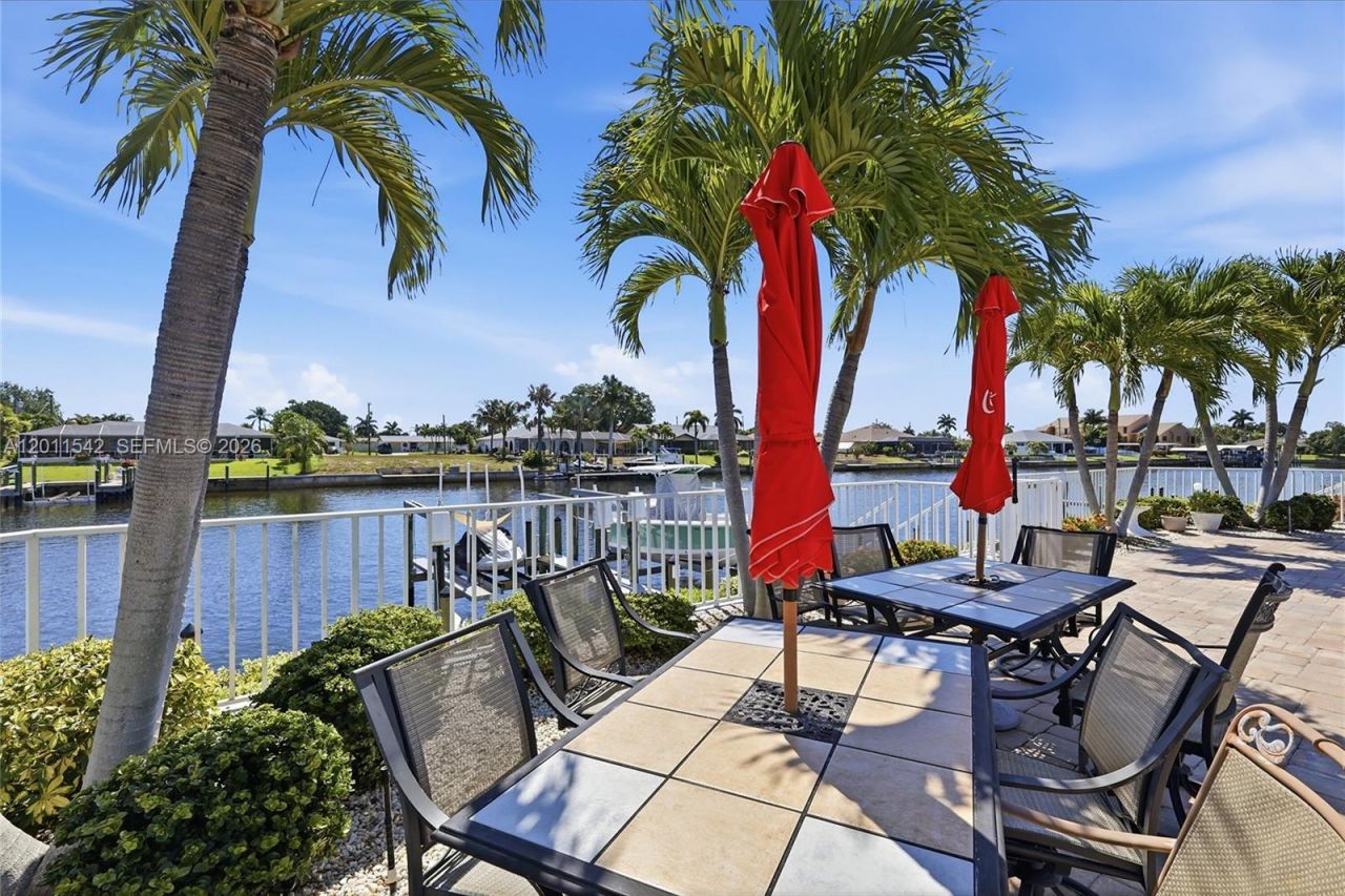 3933 SE 11 Pl, Unit 208, Cape Coral, FL 33904 Photo