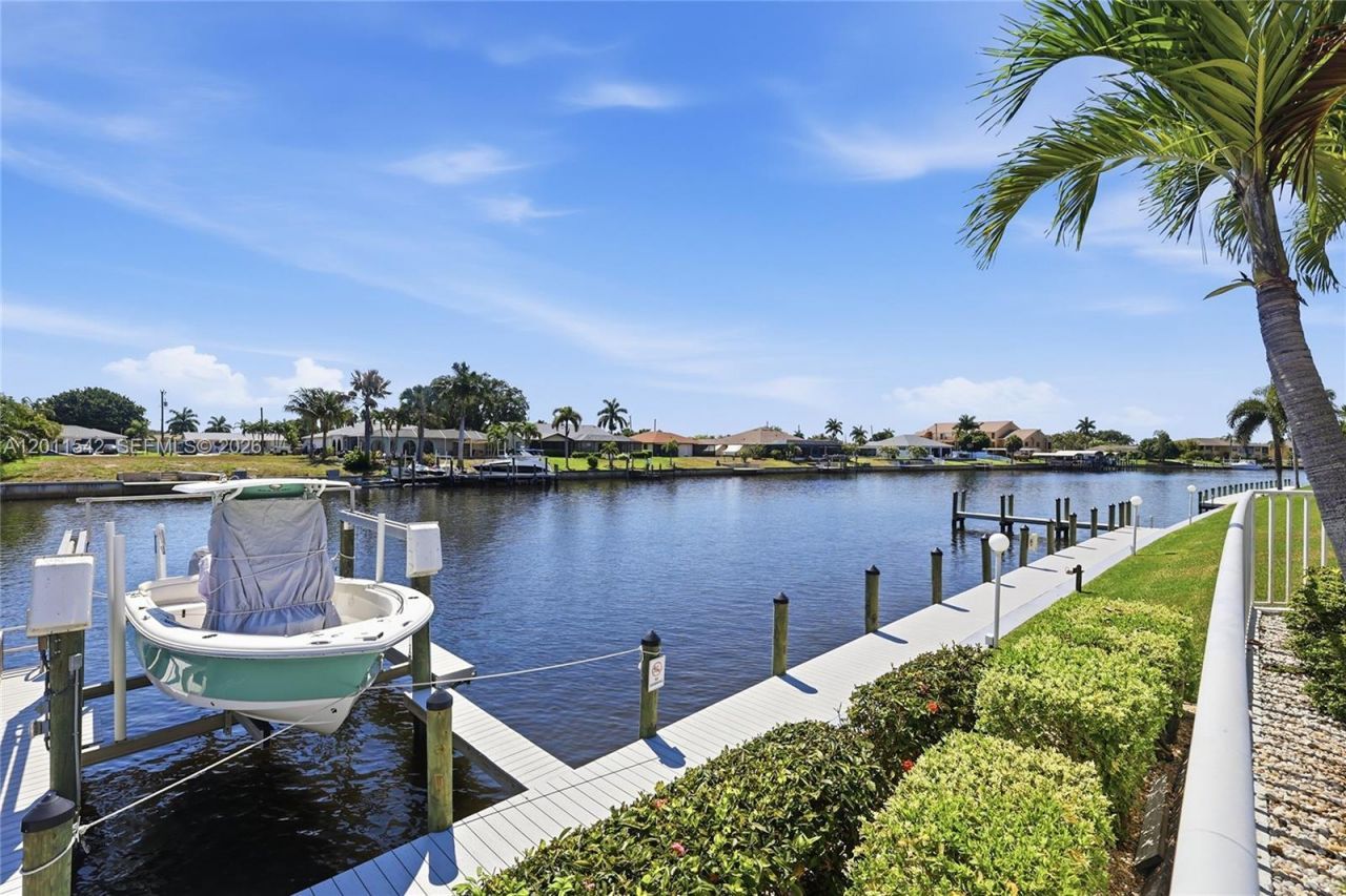 3933 SE 11 Pl, Unit 208, Cape Coral, FL 33904 Photo