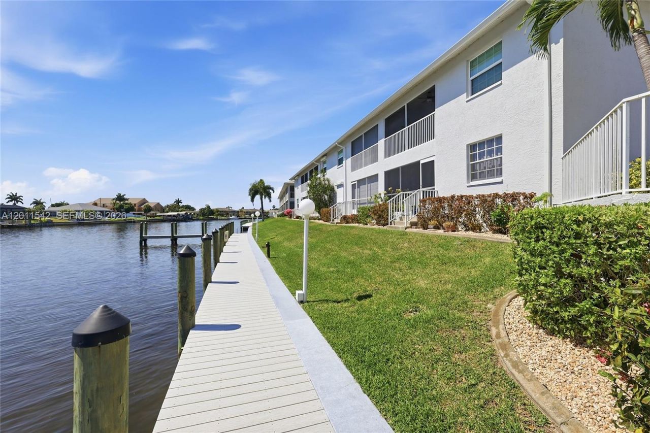 3933 SE 11 Pl, Unit 208, Cape Coral, FL 33904 Photo