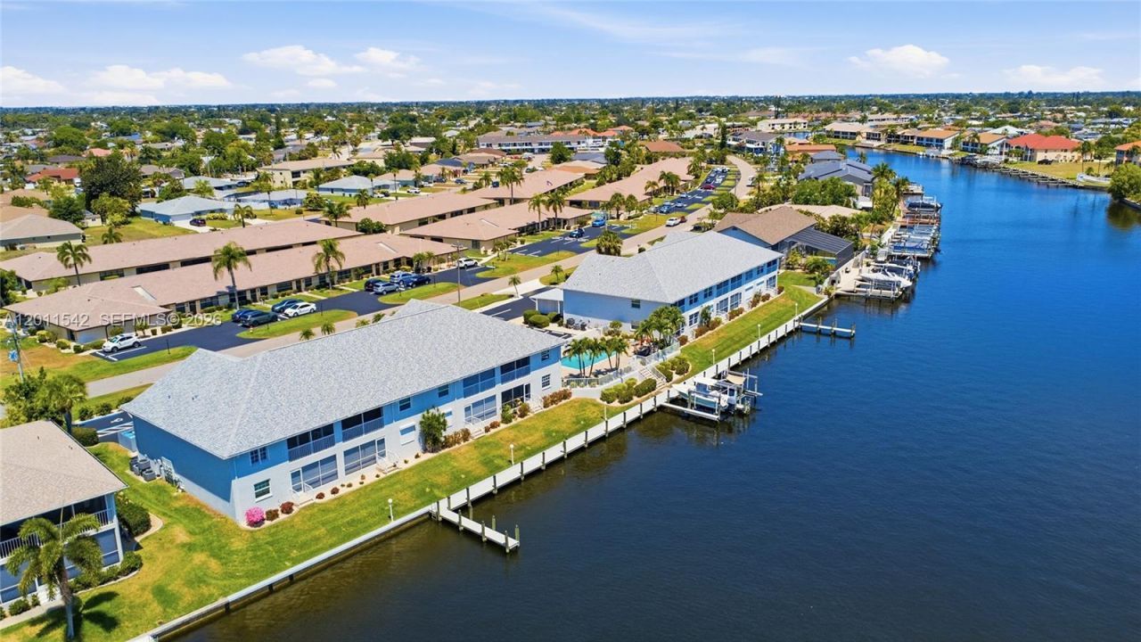 3933 SE 11 Pl, Unit 208, Cape Coral, FL 33904 Photo
