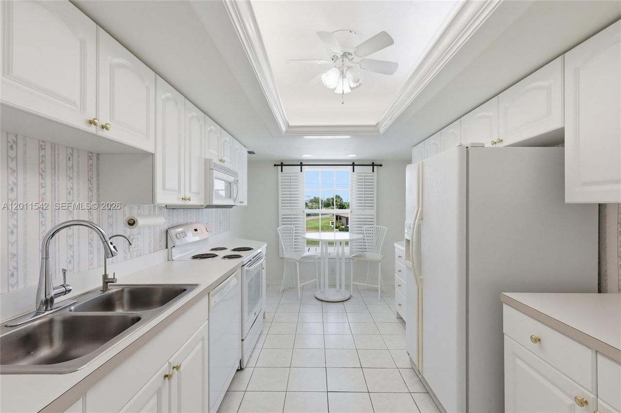 3933 SE 11 Pl, Unit 208, Cape Coral, FL 33904 Photo