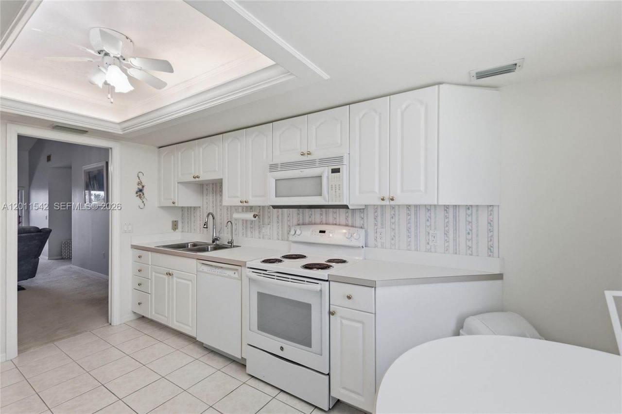 3933 SE 11 Pl, Unit 208, Cape Coral, FL 33904 Photo