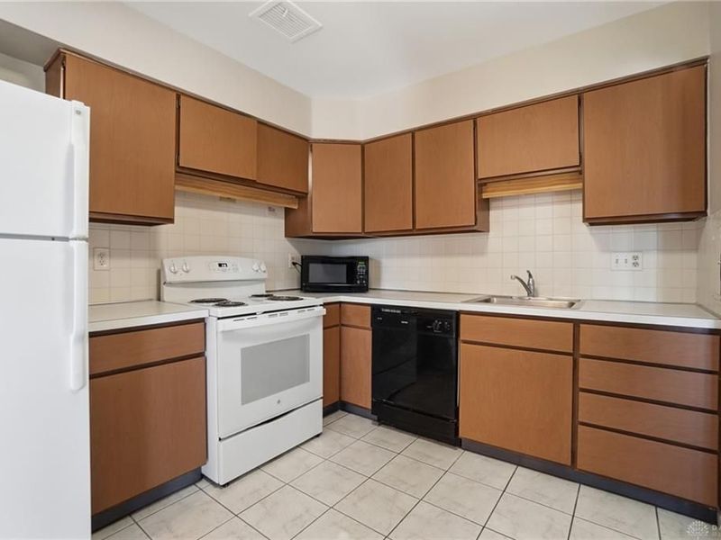 2230 S Patterson Boulevard, Unit 26, Kettering, OH 45409 Photo 6