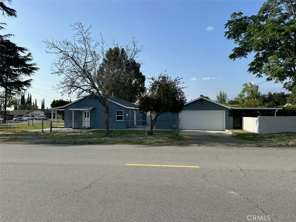 902 Elm Avenue, Beaumont, CA 92223 Main Photo
