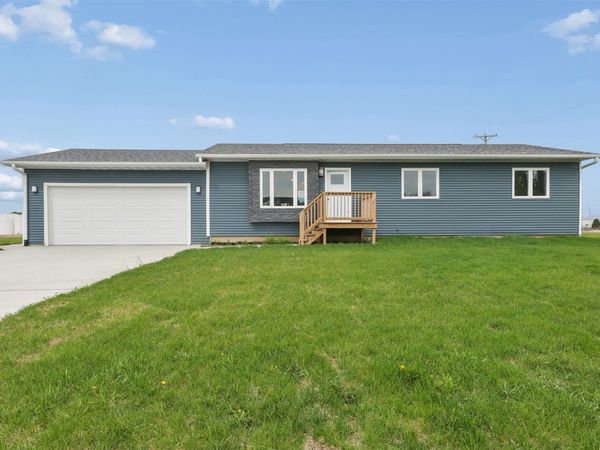 180 S 2nd Street, IA 50154