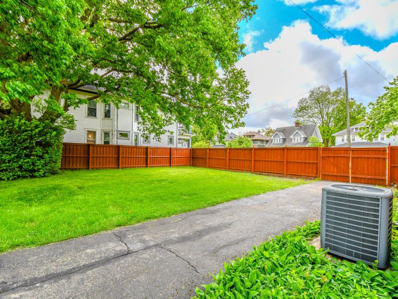370 E Cassilly Street, Springfield, OH 45503 Photo 4