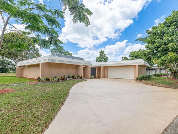 5201 Yellow Pine Ln, Tamarac, FL 33319