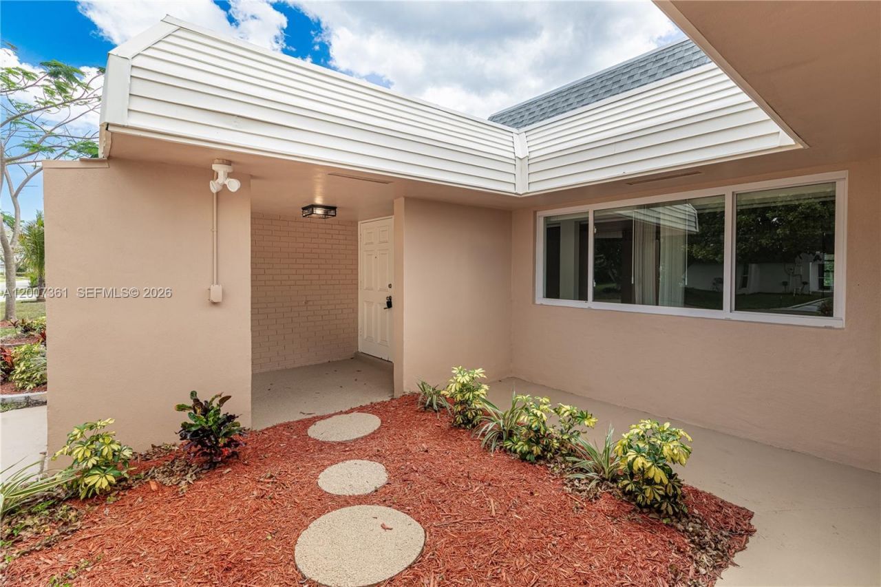 5201 Yellow Pine Ln, Tamarac, FL 33319 Photo