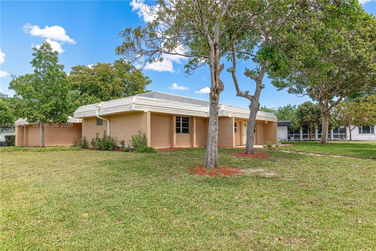 5201 Yellow Pine Ln, Tamarac, FL 33319 Photo