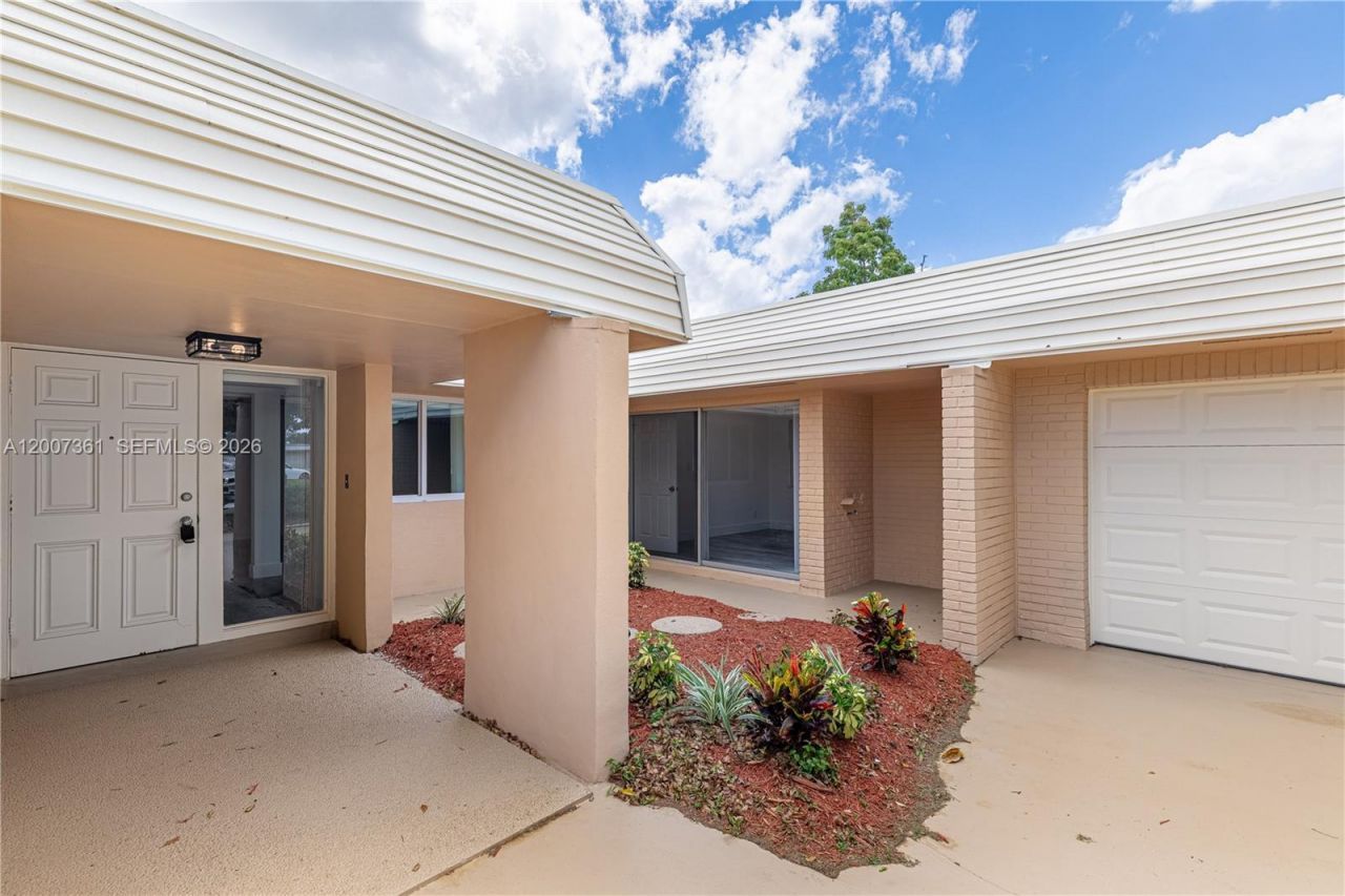 5201 Yellow Pine Ln, Tamarac, FL 33319 Photo