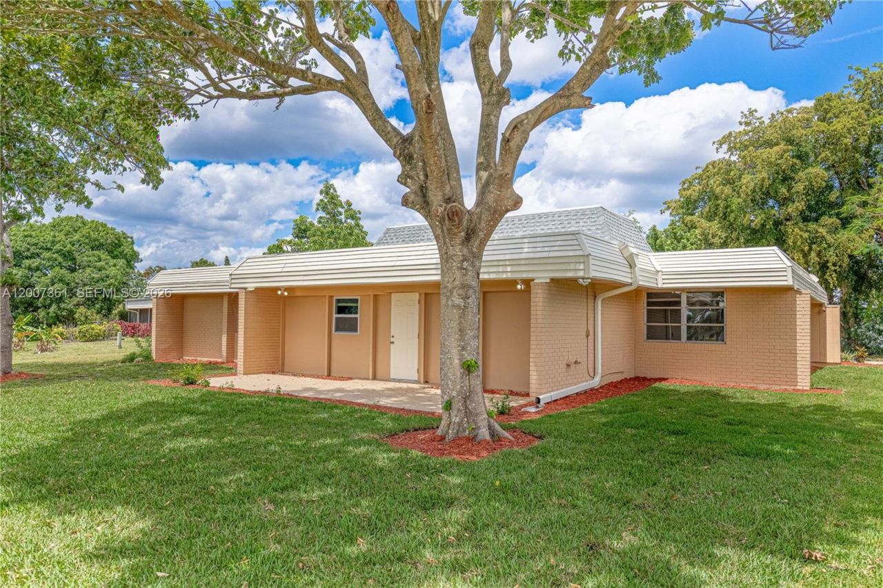 5201 Yellow Pine Ln, Tamarac, FL 33319 Photo