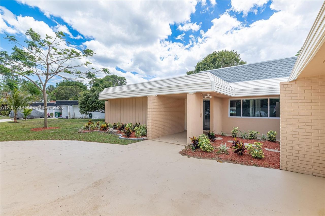 5201 Yellow Pine Ln, Tamarac, FL 33319 Photo