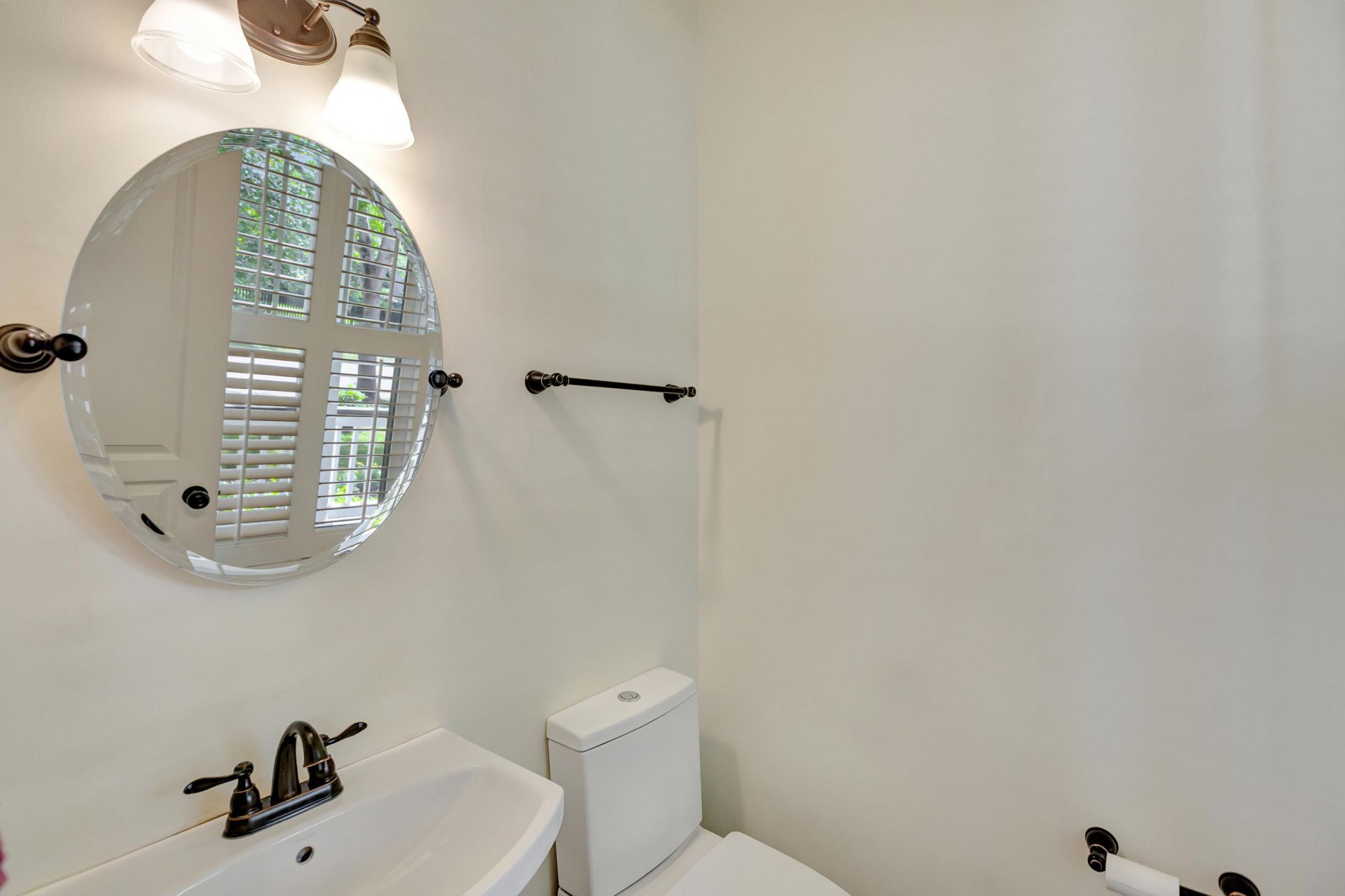 1075 Barfield Street Photo 10
