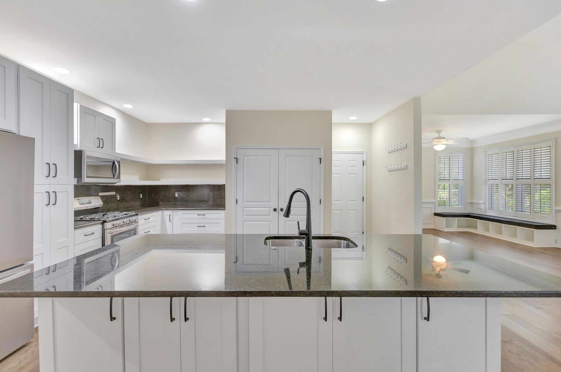 1075 Barfield Street Photo 12