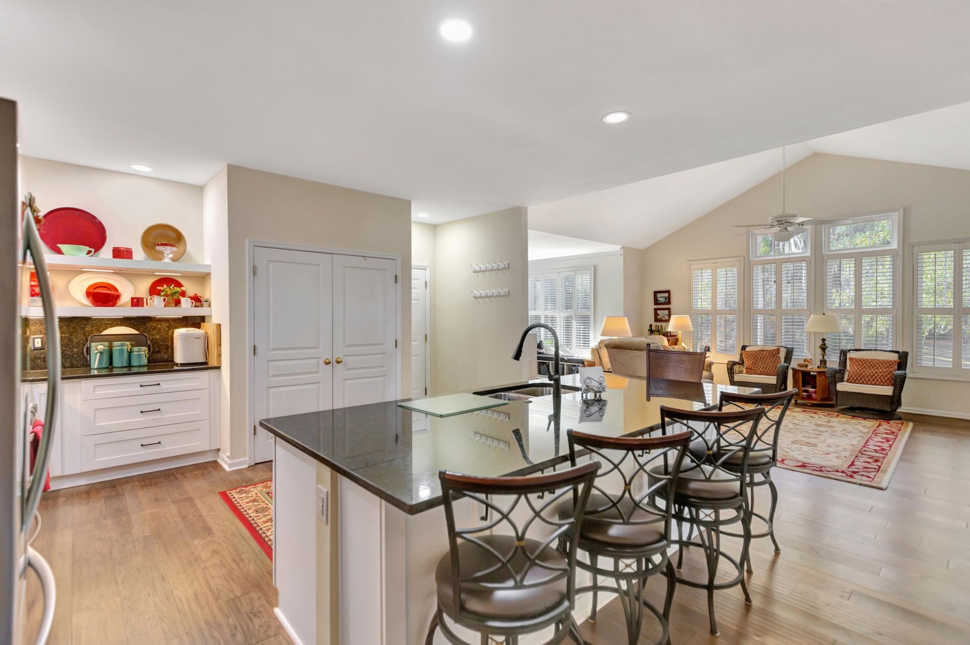 1075 Barfield Street Photo 13