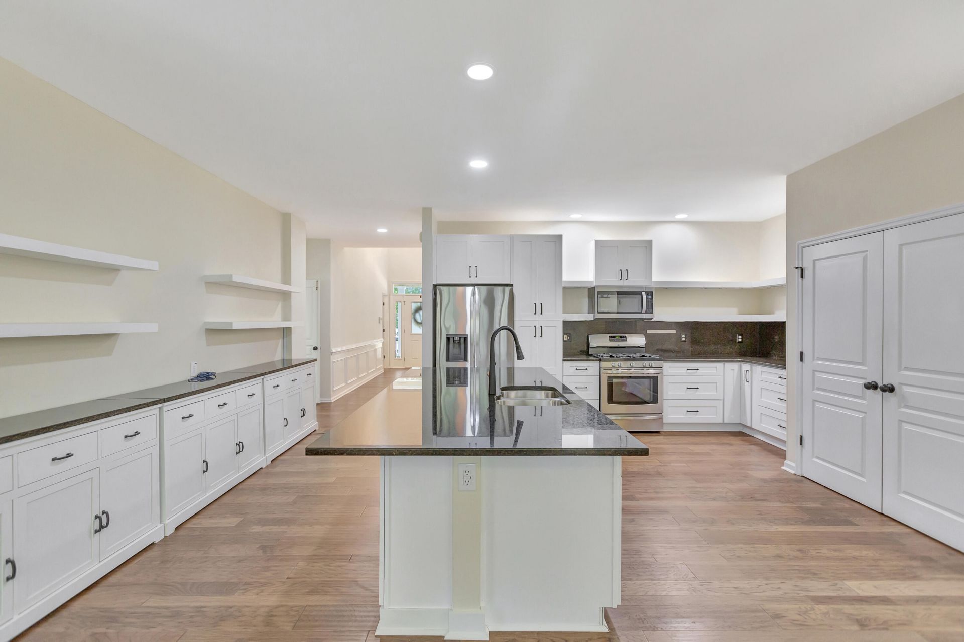1075 Barfield Street Photo 14