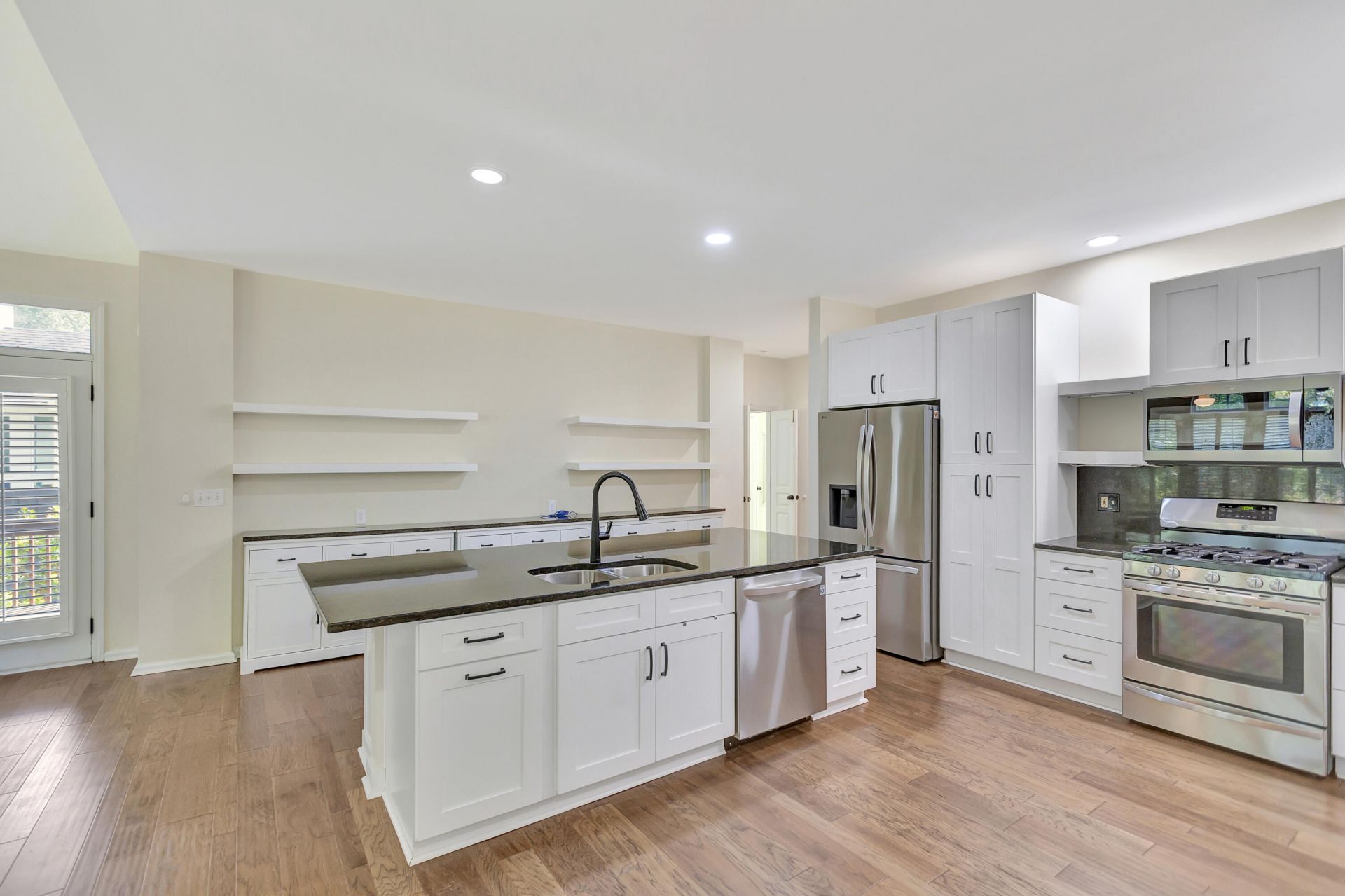1075 Barfield Street Photo 15