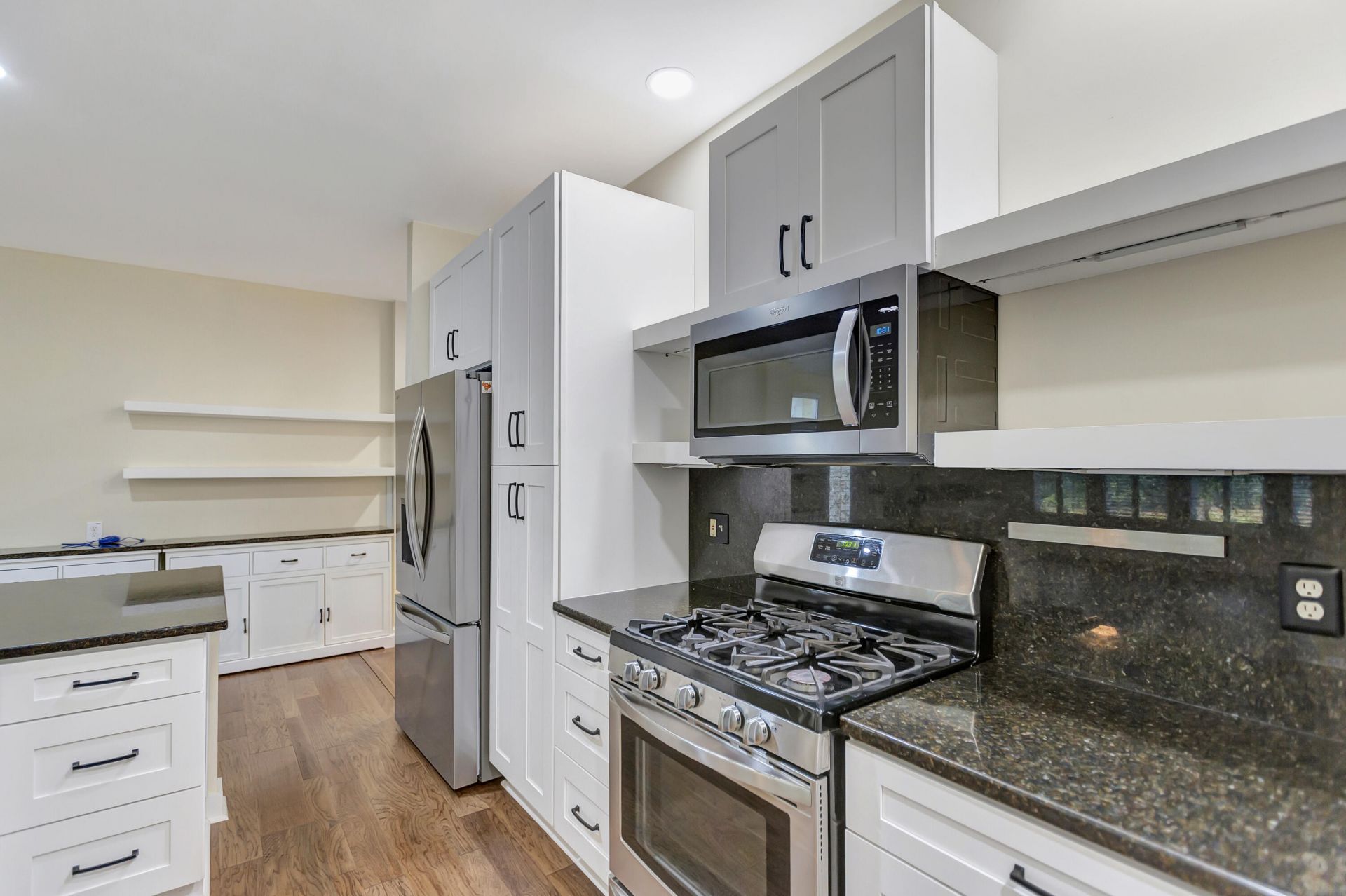1075 Barfield Street Photo 16