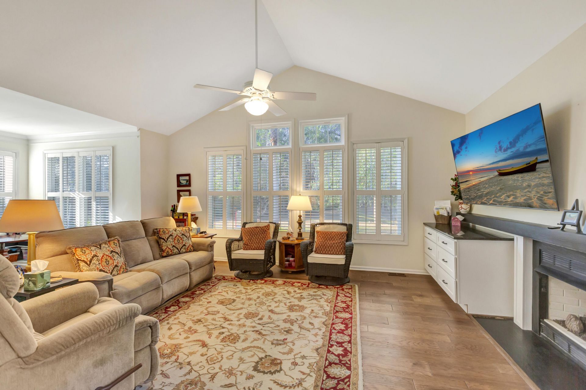 1075 Barfield Street Photo 18
