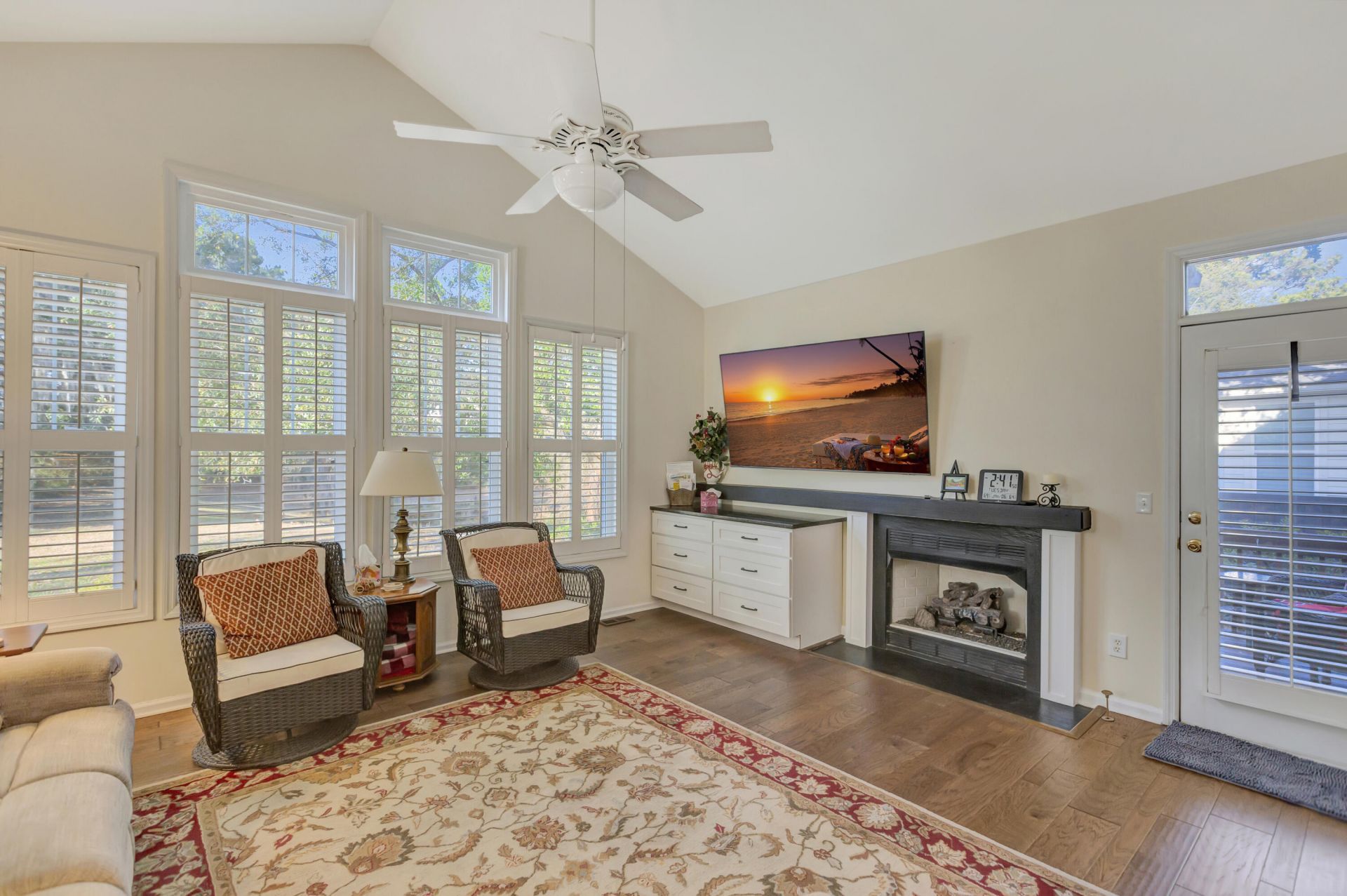1075 Barfield Street Photo 19