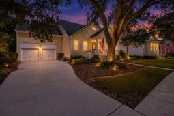 1075 Barfield Street photo 4