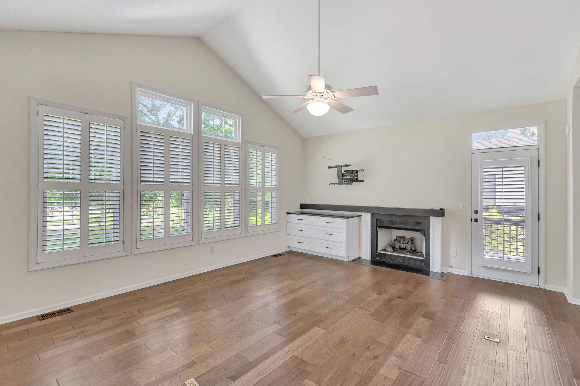 1075 Barfield Street Photo 20
