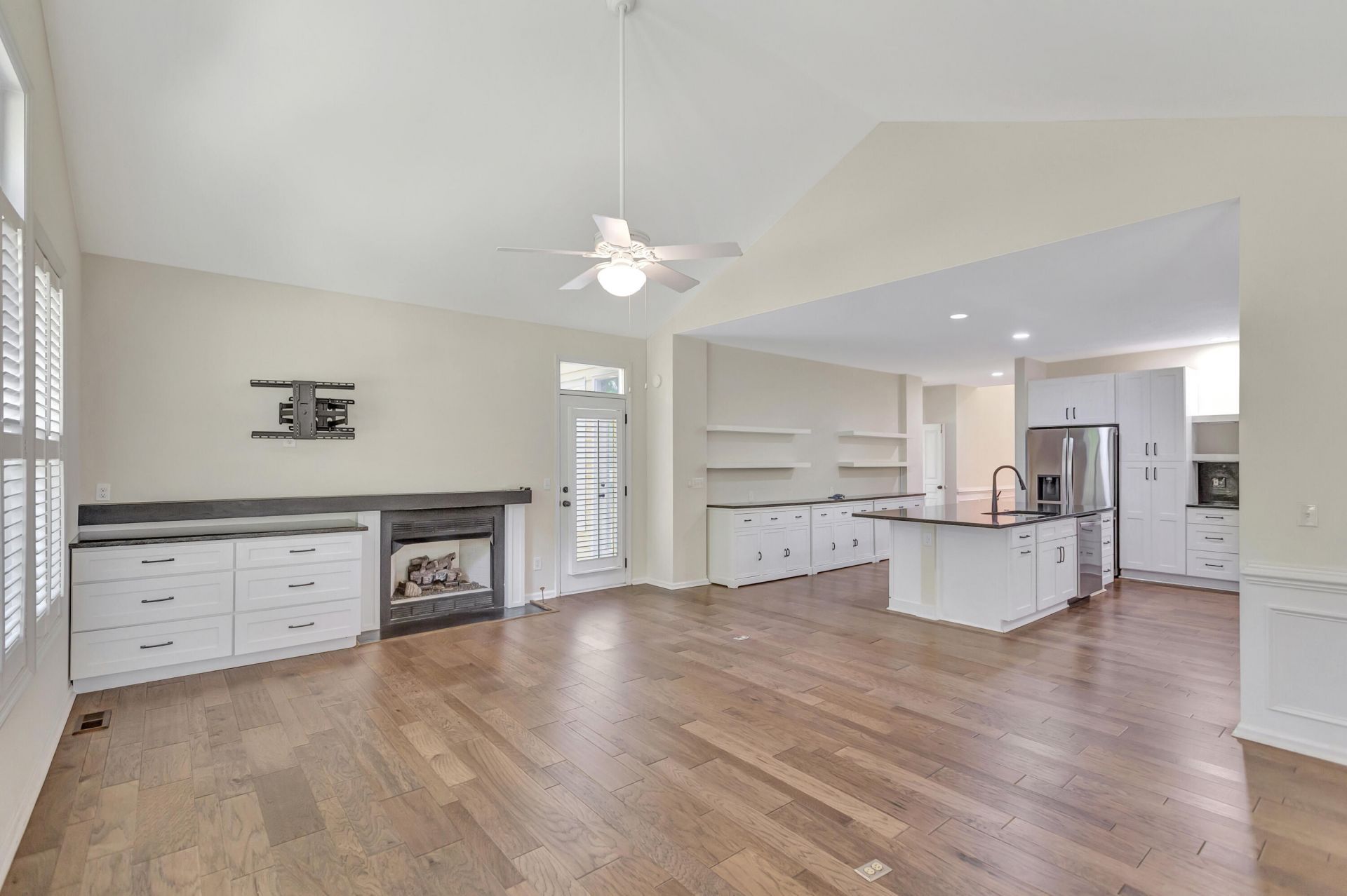 1075 Barfield Street Photo 22